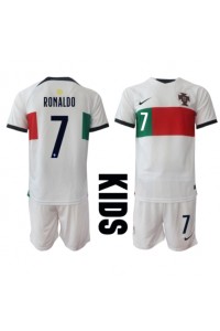Portugal Cristiano Ronaldo #7 Babyklær Borte Fotballdrakt til barn VM 2022 Korte ermer (+ Korte bukser)